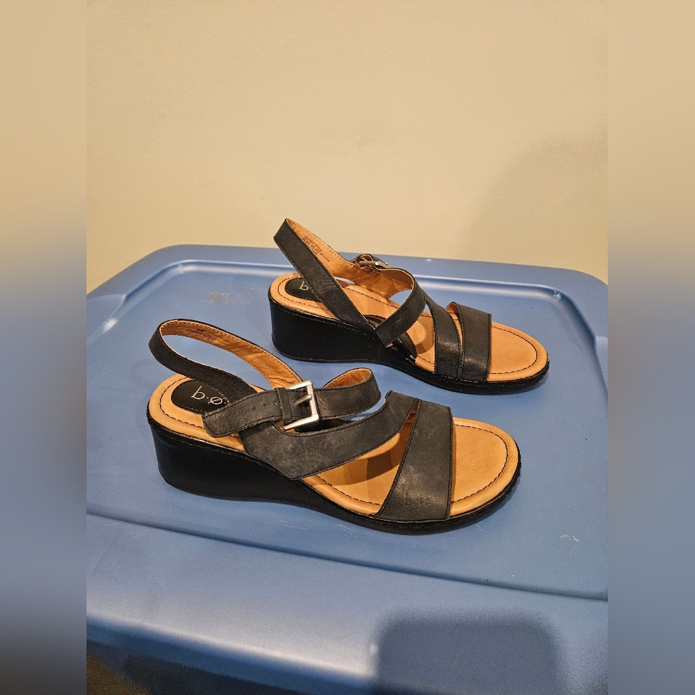 B.O.C Black Leather Strappy Wedge Sandal Women’s 9M Like New Condition